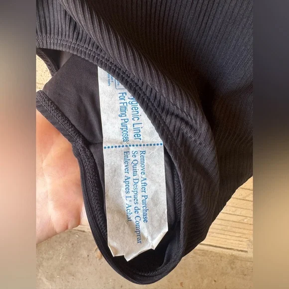 Andie The Malibu - Black Henley One-Piece Swimsuit Size Large - Picture 6 of 7